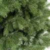 Detailná fotka vetičiek stromčeka 3D Borovica Himalájska . Veľký počet vetvičiek s 3D ihličím je doplnené o klasické PVC ihličie . Vetvičky majú prirodzené zelenú farbu .