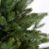 Deailná fotka 3D ihličia umelého vianočného stromčeka Smrek Alpský. Ihličie ma dokonalý tvar aj farbu a preto vyzerá ako pravé ihličie .