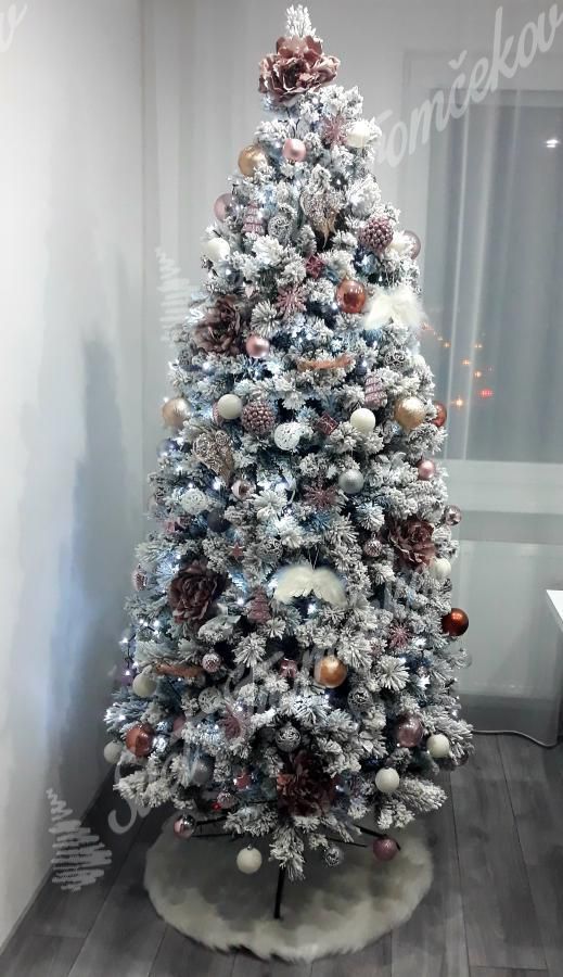 Ozdobený umelý vianočný stromček Borovica Biela