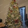 Umelý vianočný stromček 3D Smrek Exkluzívny 240cm, stromček je ozdobený červenými, bielymi a zlatými ozdobami