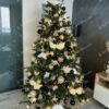 Umelý vianočný stromček 3D Smrek Horský 180cm,stromček je husto ozdobený zlatými, čiernymi a bielymi ozdobami
