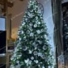 Umelý vianočný stromček FULL 3D Smrek Fínsky 210cm, stromček je husto ozdobený bielymi vianočnými ozdobami