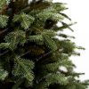 Detailná fotka 3D ihličia vianočného stromčeka 3D Smrek Smaragdový. Vetvičky majú detailne prepracované detaily a tak sú na nerozoznanie od živých.