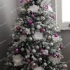 ozdobený vianočný stromček 3D Smrek Kráľovský 180cm ružovými vianočnými guľami