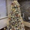 Do zlata ozdobený vianočný stromček 3D Smrek Kráľovský 240cm s krádnym LED osvetlením