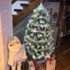 Umelý vianočný stromček 3D Jedľa Kaukazská XL 180cm, stromček je elegantne ozdobený bielmyi a striebornými vianočnými ozdobami