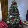 Umelý vianočný stromček 3D Jedľa Kaukazská XL 210cm, stromček je vkusne ozdobený červenými a zlatými vianočnými ozdobami