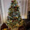 Umelý vianočný stromček 3D Jedľa Kaukazská XL 210cm, stromček je husto ozdobený červenými a bielymi ozdobami