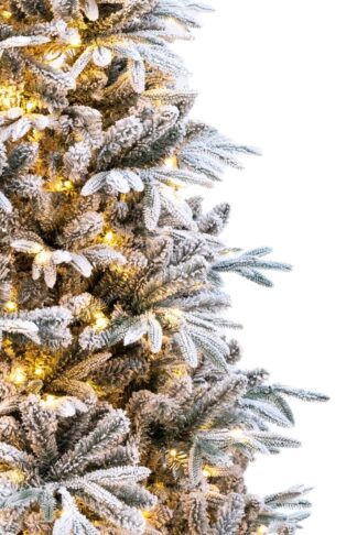 Detail stromčeka Umelý vianočný stromček 3D Jedľa Sibírska LED. Stromček má vetvičky pokryté umelým snehom a má predmotené LED osvetlenie.