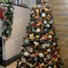 hustý umelý vianočný stromček Borovica Zasnežená 220cm