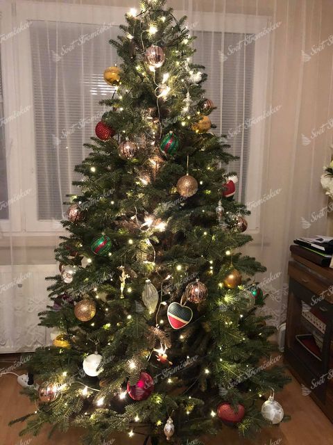 Ozdobený vianočný stromček 3D Jedľa Vianočný stromček 3D Jedľa Smaragdová 210cm