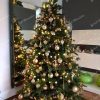 Vianočný stromček 3D Smrek Exkluzívny 210cm ozdobený zlatými vianočnými guľami