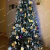 Vianočný stromček FULL 3D Jedľa Kanadská 180cm, stromček je husto ozdobený bielymi, zlatými a ružovými ozdobami