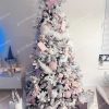 Biely ozdobený vianočný stromček smrek severský 210cm