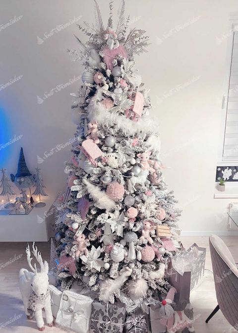Biely ozdobený vianočný stromček smrek severský 210cm