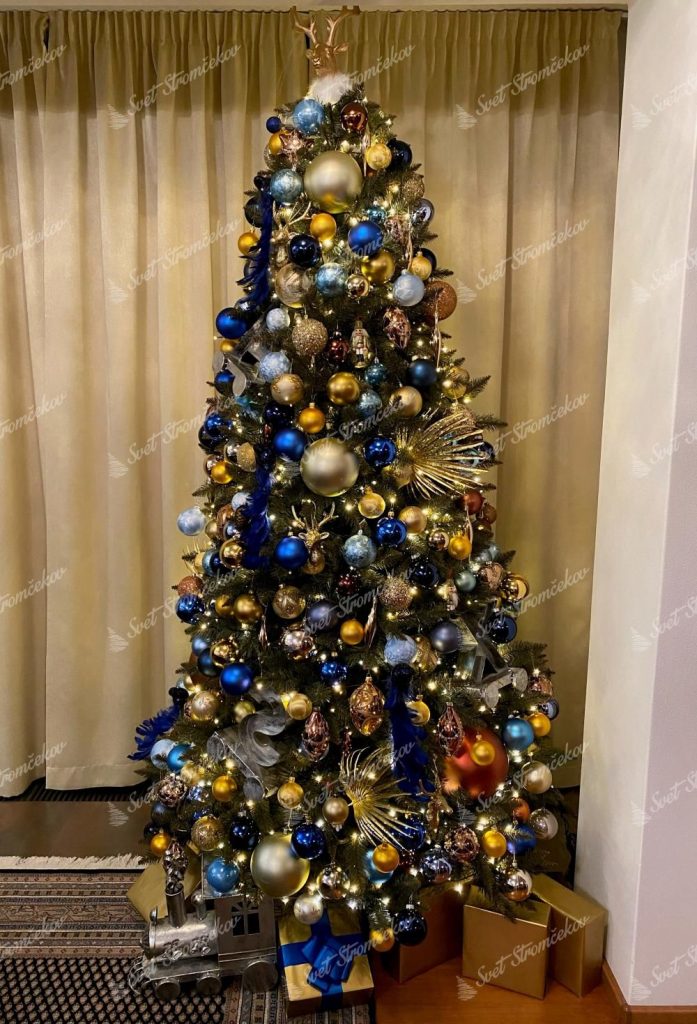 Ozdobený vianočný stromček Smrek Seversky 250cm