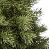 Vianočný stromček FULL 3D Mini Borovica, detail ihličia. Ihličie je borovicové a je zelenej farby.
