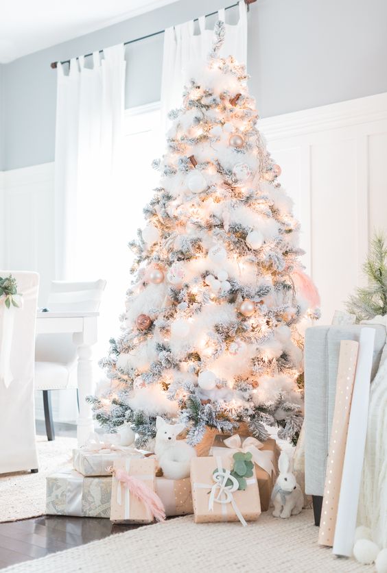 Biely vianočný stromček