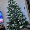 Umelý vianočný stromček FULL 3D Smrek Exkluzívny 240cm. stromček je ozdobený bielymi ozdobami