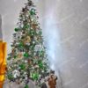 Umelý vianočný stromček 3D Jedľa Normandská 210cm s bielymi a zelenými vianočnými ozdobami