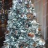 Umelý vianočný stromček 3D Jedľa Sibírska 210cm s bielymi vianočnými ozdobami