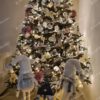 Umelý vianočný stromček 3D Smrek Alpský XL 240cm s bielymi a ružovými vianočnými ozdobami