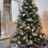 Umelý vianočný stromček 3D Smrek Kalifornský 210cm s bielymi vianočnými ozdobami