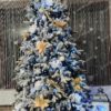 Umelý vianočný stromček 3D Smrek Kráľovský 240cm s čiernymi a zlatými vianočnými ozdobami