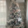 Umelý vianočný stromček Borovica Biela 240cm s bielymi a ružovými vianočnými ozdobami