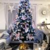 Umelý vianočný stromček Borovica Strieborná s kryštálmi ľadu 220cm s ružovými a bielymi vianočnými ozdobami