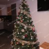Umelý vianočný stromček Borovica Zasnežená 220cm so zlatými a bielymi vianočnými ozdobami