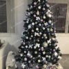 Umelý vianočný stromček Borovica Zasnežená 250cm s bielymi a ružovými vianočnými ozdobami