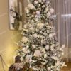Umelý vianočný stromček Smrek Severský 270cm LED s bielymi vianočnými ozdobami