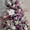Umelý vianočný stromček Smrek Biely 180cm, stromček je husto ozdobený ružovými a bielymi vianočnými ozdobami