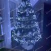 Vianočný stromček 3D Jedľa Pôvabná XL 240cm, stromček je elegantn eozdobený bielymi vianočnými ozdobami
