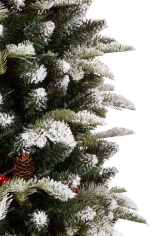 Detail stromčeka Umelý vianočný stromček 3D Jedľa Zasnežená v kvetináči. Stromček je osadený v peknom kvetináči a má zasnežené konce vetvičiek ozdobené šiškami a plodmi cezmíny.