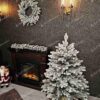 Umelý vianočný stromček v kvetináči 3D Smrek Kráľovský, stromček má husto zasnežené vetvičky