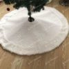 Biely koberec pod stromček s kožušinou