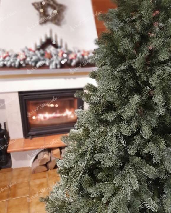 detail 3D ihličia vianočný stromček FULL 3D Borovica Himalájska
