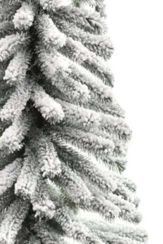 Detail stromčeka Umelý vianočný stromček Mini Smrek Tatranský. Stromček je husto zasnežený a na pníku