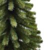Malý, zelený vianočný stromček Mini Smrek Tatranský vo vrecovine. Detail ihličia.