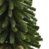 Malý, zelený vianočný stromček Mini Smrek Tatranský vo vrecovine. Detail ihličia.