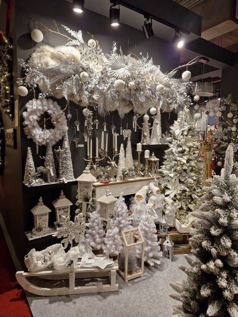 biele vianočné dekorácie