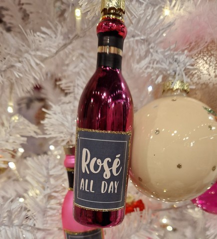 ružová vianočná dekorácia viva magenta v tvare fľašky
