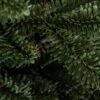 Detail stromčeka Vianočný stromček v kvetináči 3D Jedľa Pôvabná. Stromček má tmavozelené ihličie a je osadený vo vkusnom kvetináči.
