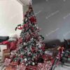 Umelý vianočný stromček 3D Jedľa Alabastrová 240cm, stromček je ozdobený červenými a bielymi ozdobami