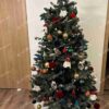 Umelý vianočný stromček 3D Jedľa Kanadská 180cm, stromček je ozdobený farebnými vianočnými ozdobami