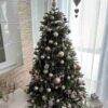 Umelý vianočný stromček 3D Jedľa Kaukazská 180cm, stromček je ozdobený bielymi a ružovými ozdobami