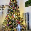 Umelý vianočný stromček 3D Jedľa Kaukazská 240cm, zelený stromček shutým ihličím je ozdobený červenými, bielymi a zelenými ozdobami