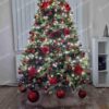 Umelý vianočný stromček 3D Jedľa Kaukazská XL 240cm, široký stromček má husté zelené ihličie a je ozdobený červenými ozdobami